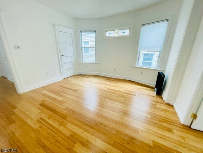 Foto del edificio - 169 Hillside Ave