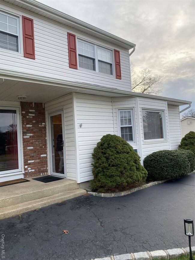 Foto del edificio - 6 Gaines Dr