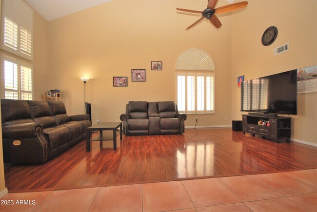 Building Photo - 1227 E Glenhaven Dr
