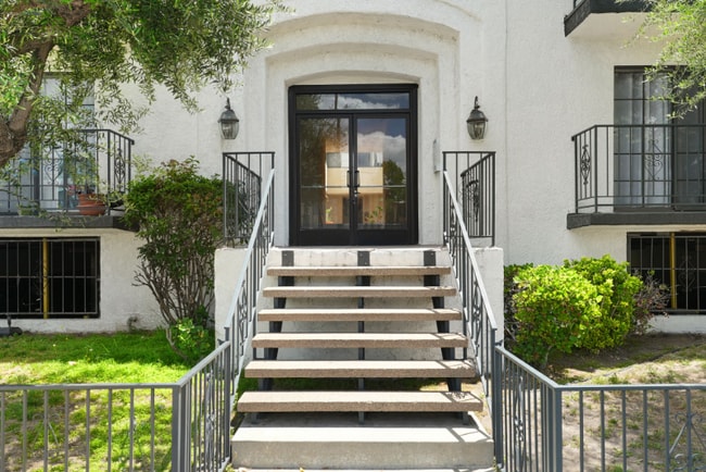 Building Photo - 5240 Whitsett Ave