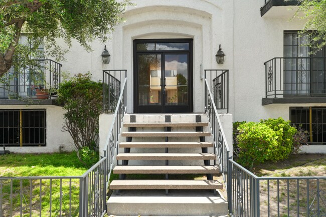 Foto del edificio - 5240 Whitsett Ave