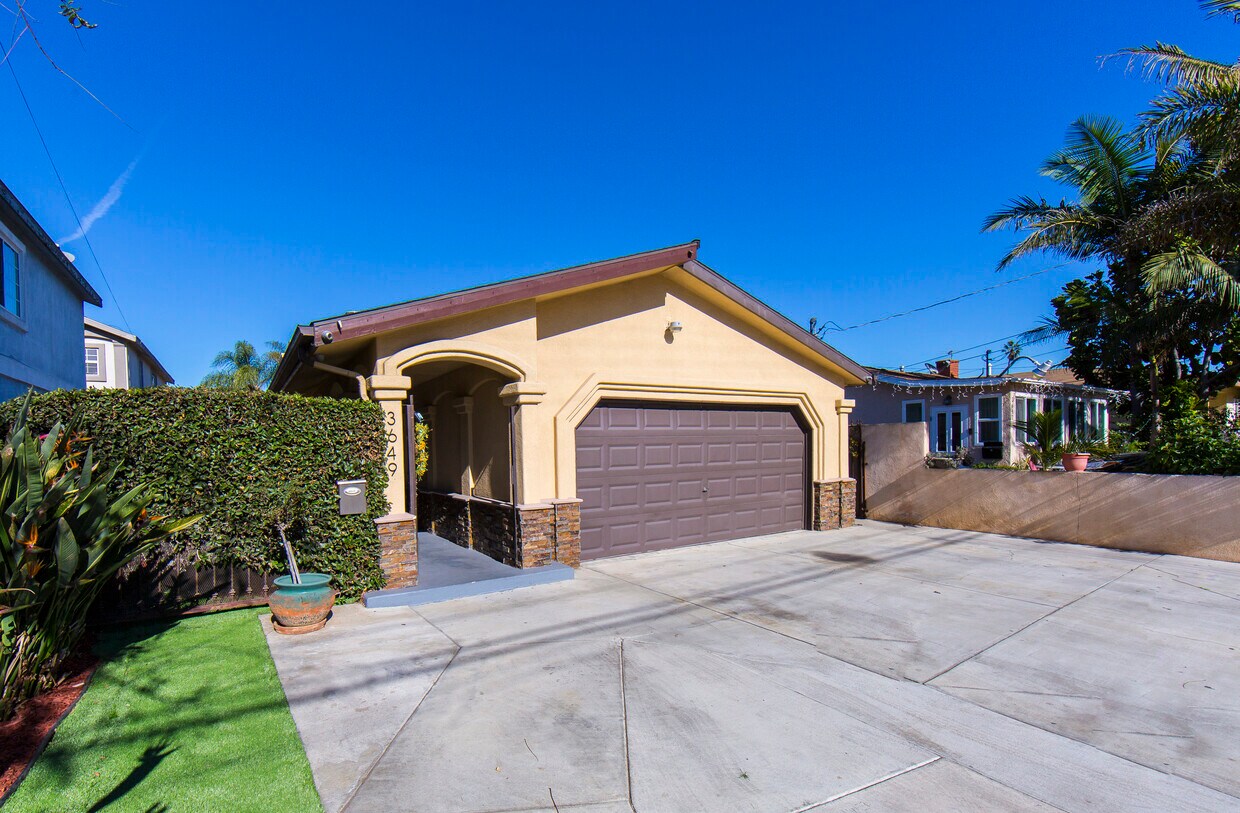 Foto principal - 3649 W 109th St