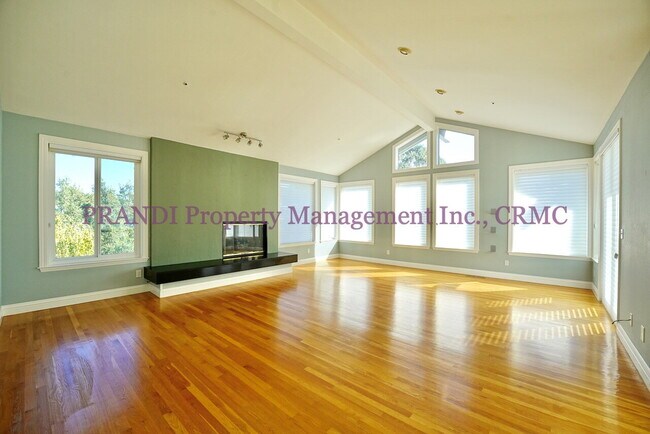 Foto del edificio - Exclusive Home in Gated Community!