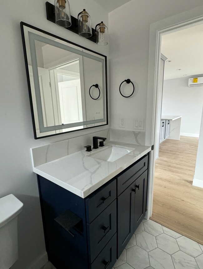 Foto del edificio - 18509 Burin Ave