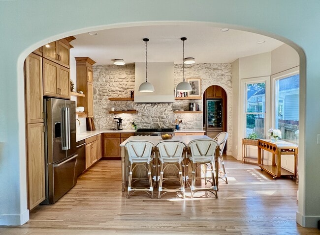 Kitchen - 347 Ormond St SE