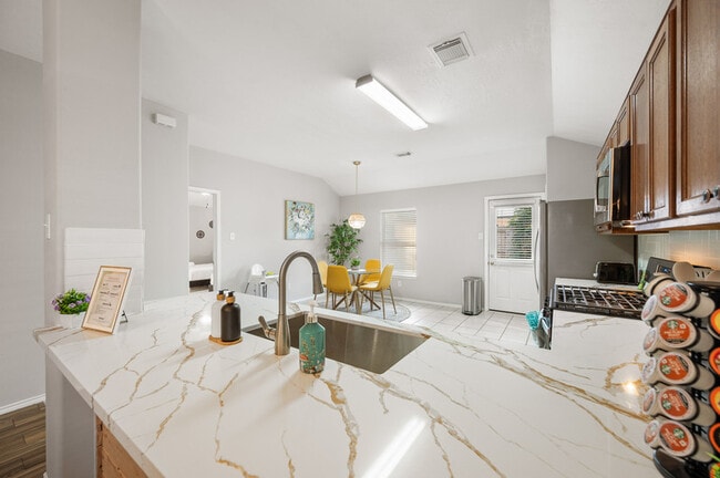 Foto del edificio - 22211 Bellow Glen Dr