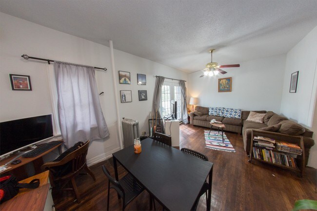 Building Photo - 484 Brainard St