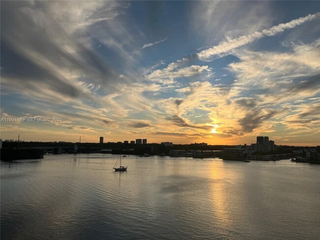 Building Photo - 17150 N Bay Rd