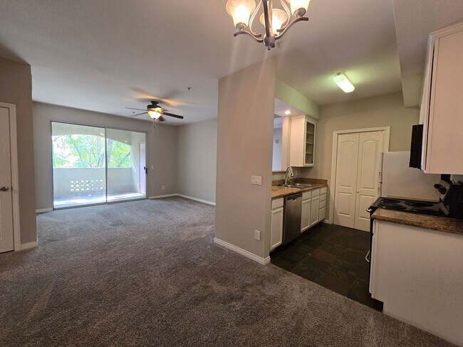 Foto del edificio - CANYON CREST CONDO