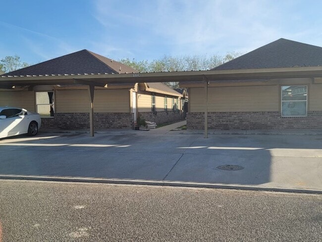 Building Photo - 1224 W Harrison Ave
