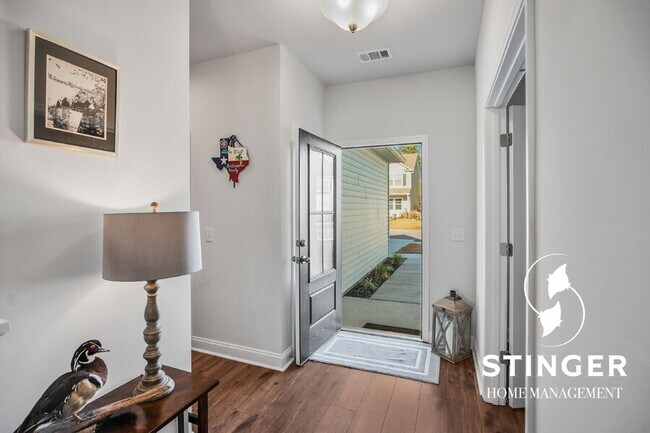Building Photo - 1174 Danner Dr