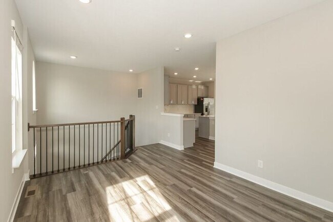 Building Photo - Beautiful Townhome in Carmel