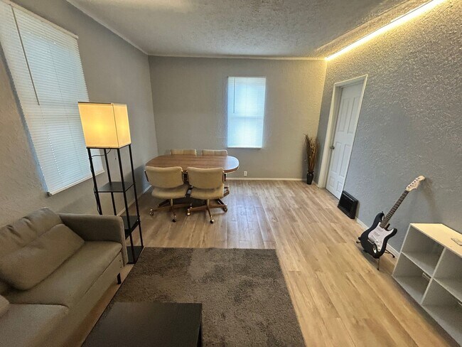 Foto del edificio - 437 N 8th Ave