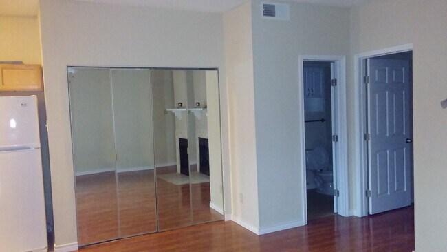 Building Photo - 5550 Spring Valley Rd