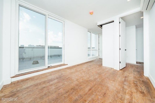Building Photo - 3 br, 1.5 bath Apartment - 67 Stanhope St 1F