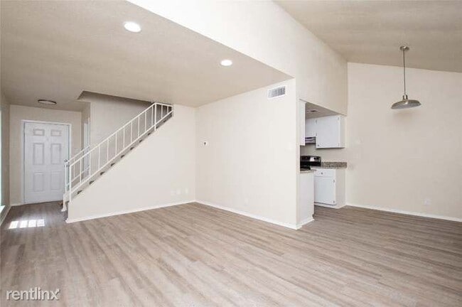 Building Photo - 2 br, 1.5 bath Duplex - 2414 Patrick Henry...