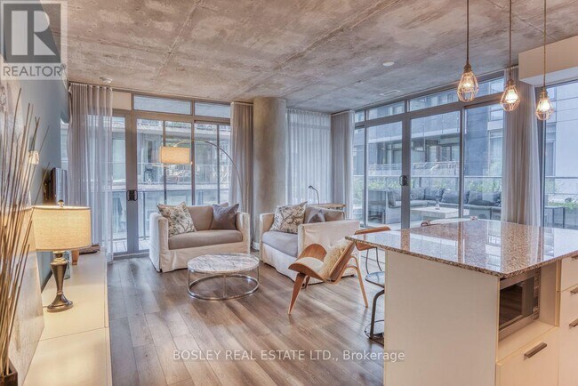 Photo du bâtiment - 650 King St W