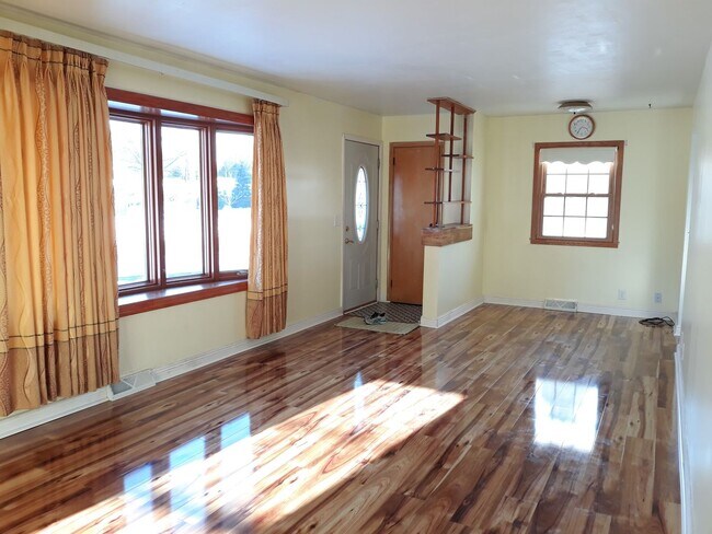 Foto del edificio - One level living *4Bed*2Bath Single Family Home. Available May 1!