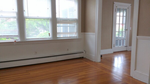 Building Photo - 273 Rochambeau Ave