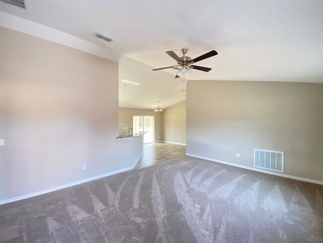 Foto del edificio - Custom Home - Desirable SW Ocala Neighborhood 3/2/2 **WON'T LAST**