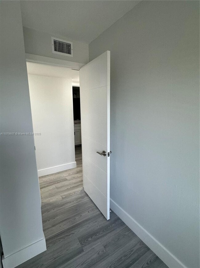 Building Photo - 3720 N Pine Island Rd