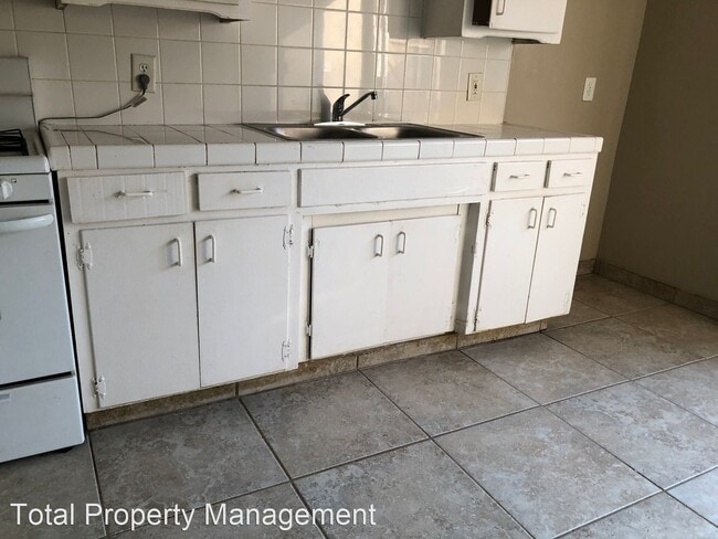 Building Photo - 2 br, 1 bath House - 227 S. H Street - B