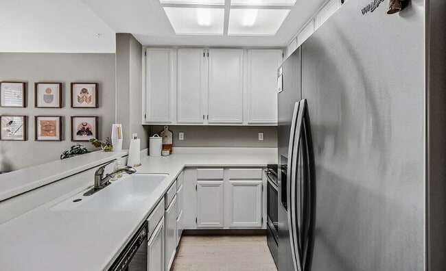 Building Photo - This spacious Norris Canyon condo will del...