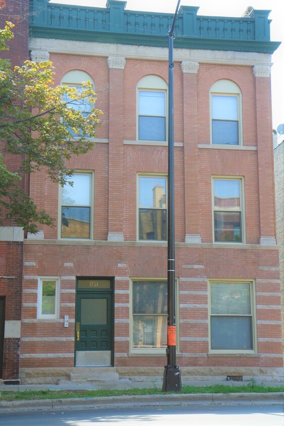 Primary Photo - 1739 W Addison St