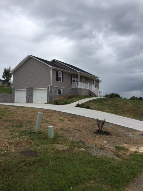 Building Photo - 31 Primrose Ct