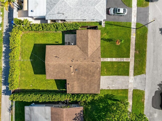 Foto del edificio - 2111 N 14th Ct