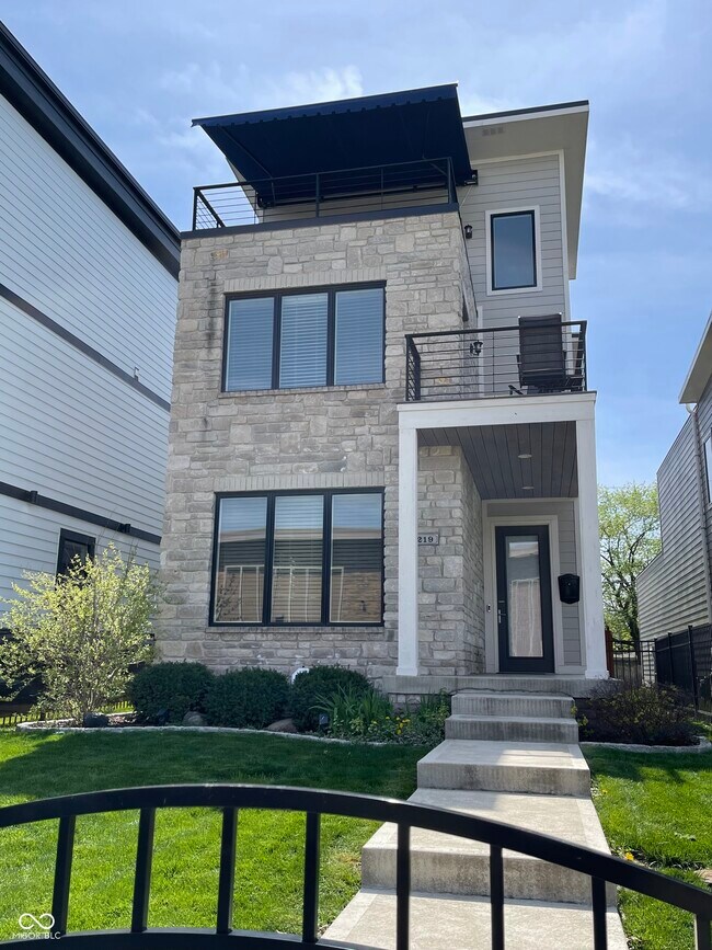 Building Photo - 1219 Spann Ave