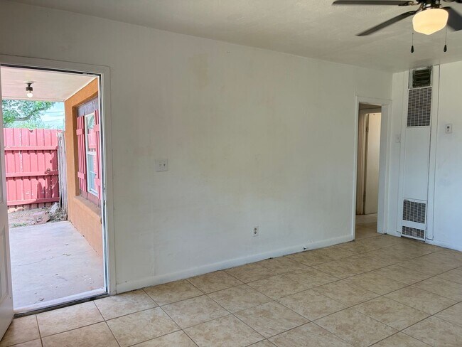 Foto del edificio - 3111 Amherst St