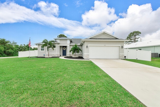 Photo - 1102 SW Calmar Ave House