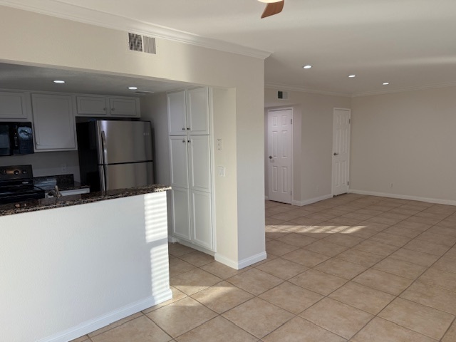 Dining area Kitchen - 43376 Cook St