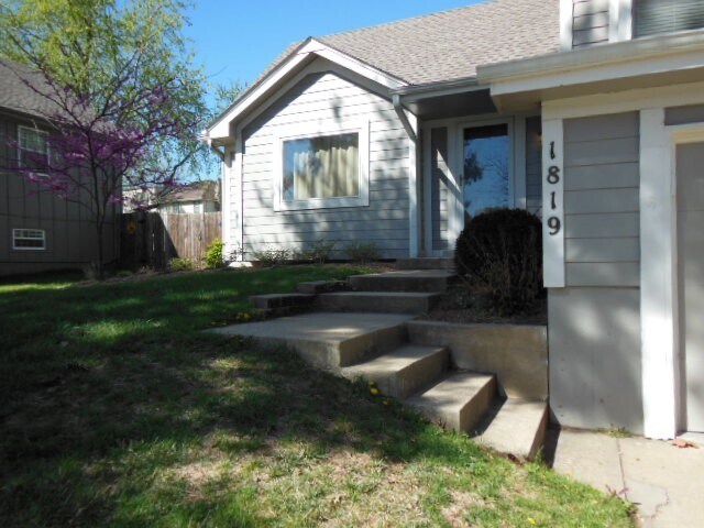 Building Photo - 1819 S Stagecoach Dr