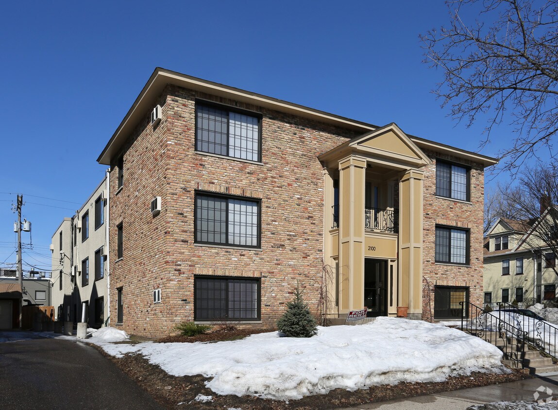Foto principal - 2100 Bryant Ave S