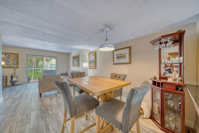 Foto del edificio - 4600 SW 67th Ave