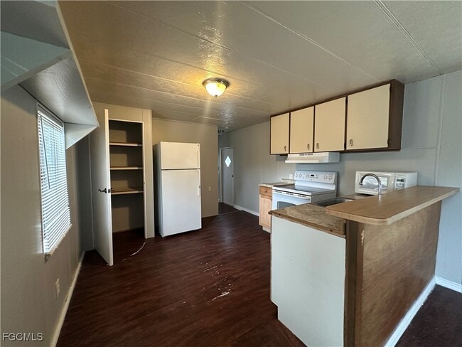 Building Photo - 7886 Breeze Dr