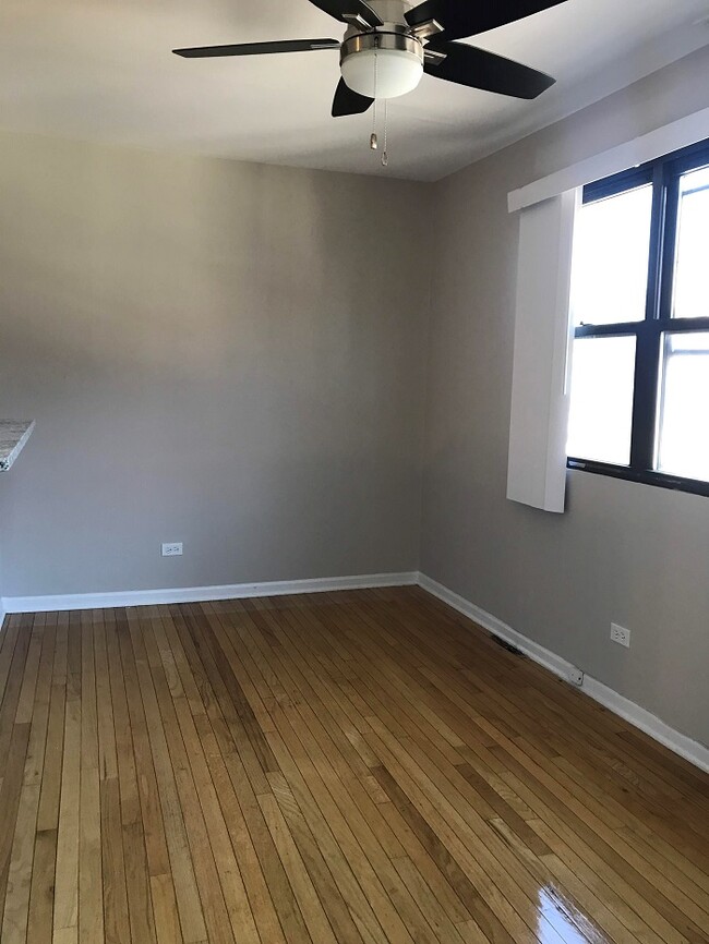 2215 N Clifton Apartments Chicago, IL