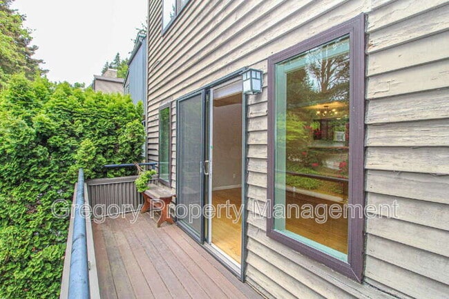Building Photo - 9828 NE 137th St