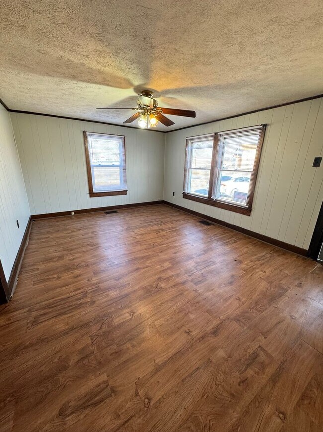 2 Bedroom with bonus room for Rent in Marion House Rental in Marion