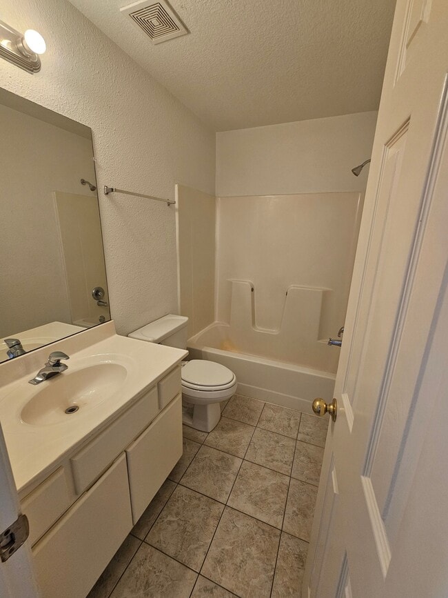Building Photo - 801 Johnson Cir