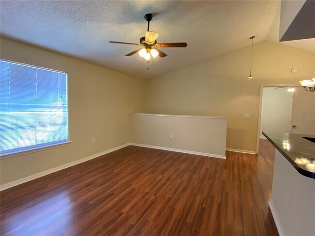 Building Photo - 425 Fountainhead Cir