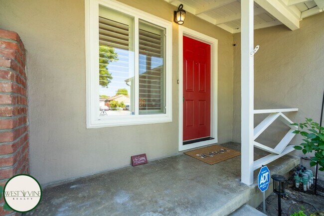 Foto del edificio - Stunning 3 Bed / 2 Bath Home | Attached Ga...