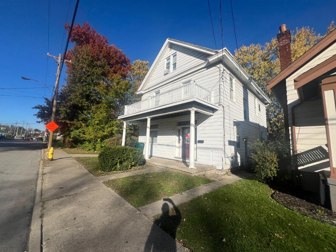 Foto principal - 3498 Boudinot Ave