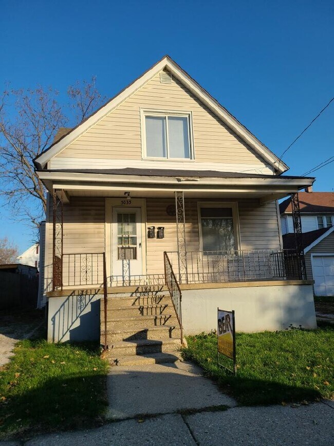 Building Photo - 5035 18th Ave