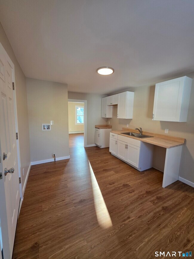 Building Photo - 14 Smith St