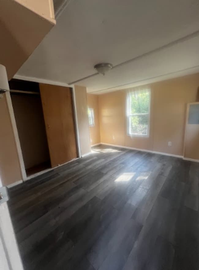 Building Photo - Welcome Home to Silver Lake