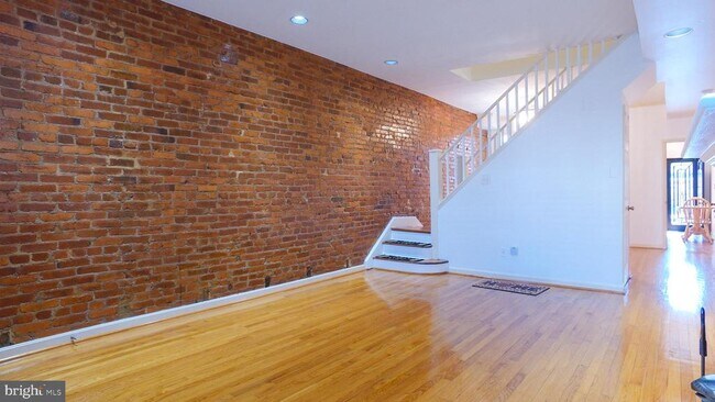 Foto del edificio - 1209 E St NE