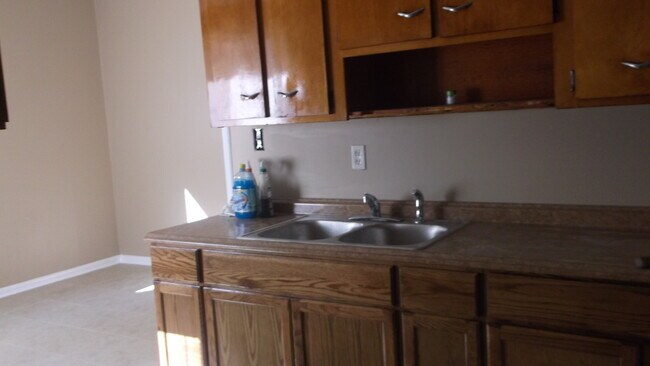 Foto del edificio - 673 W Raines Rd